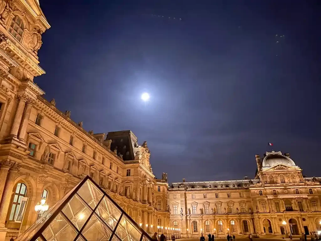 LOUVRE MUSEUM - TOURS IN PARIS